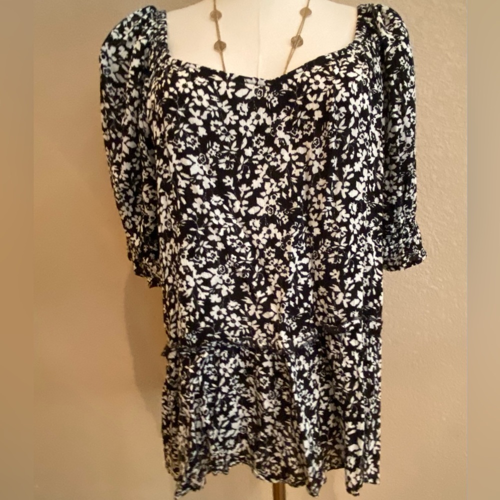 Ladies gorgeous cross back detail size large